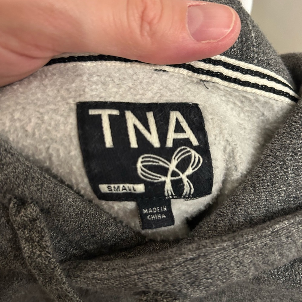 TNA Aritzia Sweatshirt Size‎ Small Grey Purple Women’s Felt Logo Hoodie - Picture 5 of 6
